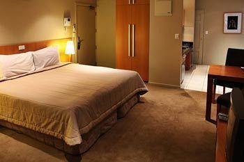 The Poplars Apartment Hotel Крайстчёрч Экстерьер фото